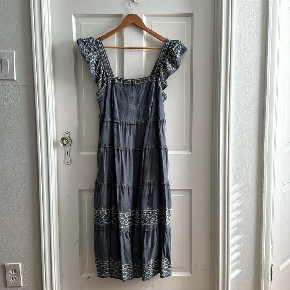 Knox Rose Embroidered Midi Dress -Medium